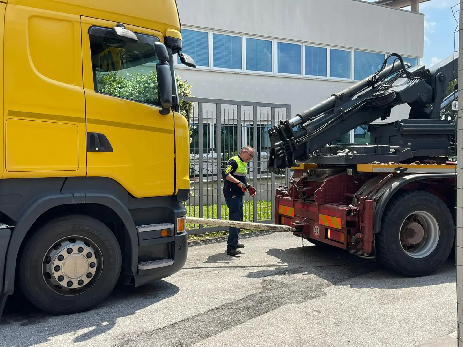 Camion Piadena e mezzo di soccorso pesante